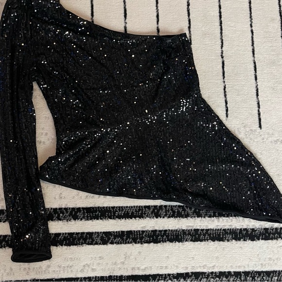 Black Sequin One-Shoulder Top w/Slant bottom - Picture 2 of 3